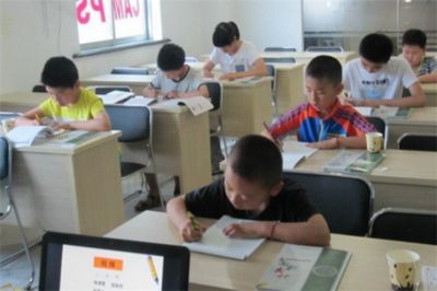 燦爛星辰教育 照亮未來(lái)的教育信息咨詢專家